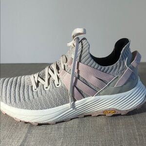 Women's Gray and Pink Merrill Vibram Sneakers 10W. SH150